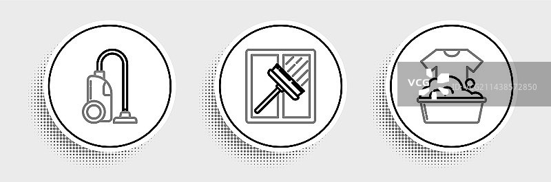 装满肥皂泡的塑料盆图片素材