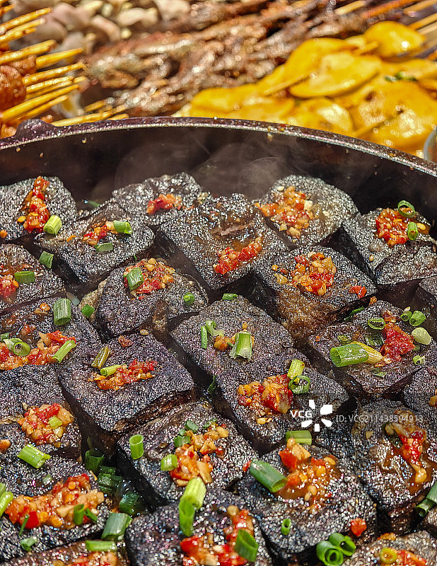 湖北恩施土家女儿城里的臭豆腐图片素材