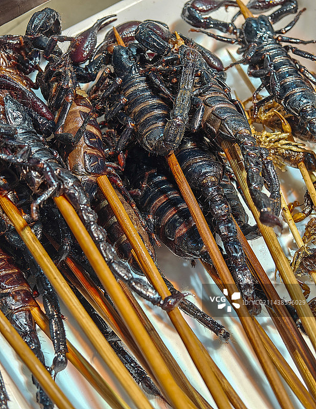 罕见油炸小吃：蝎子与蜈蚣图片素材