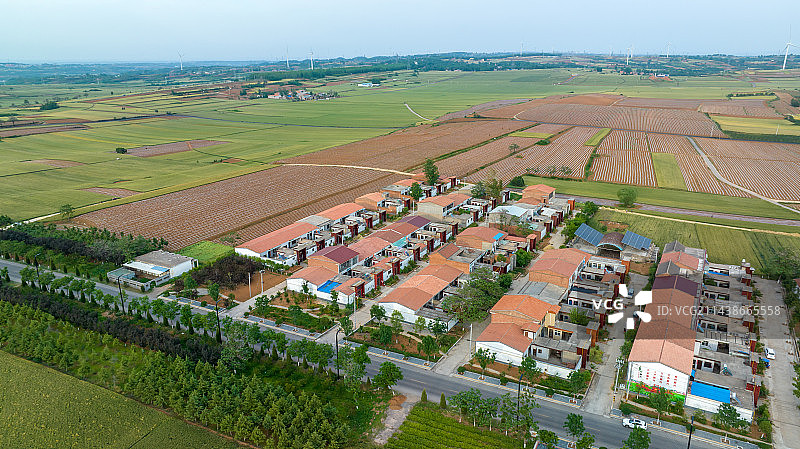 田野上希望的新农村乡村振兴图片素材