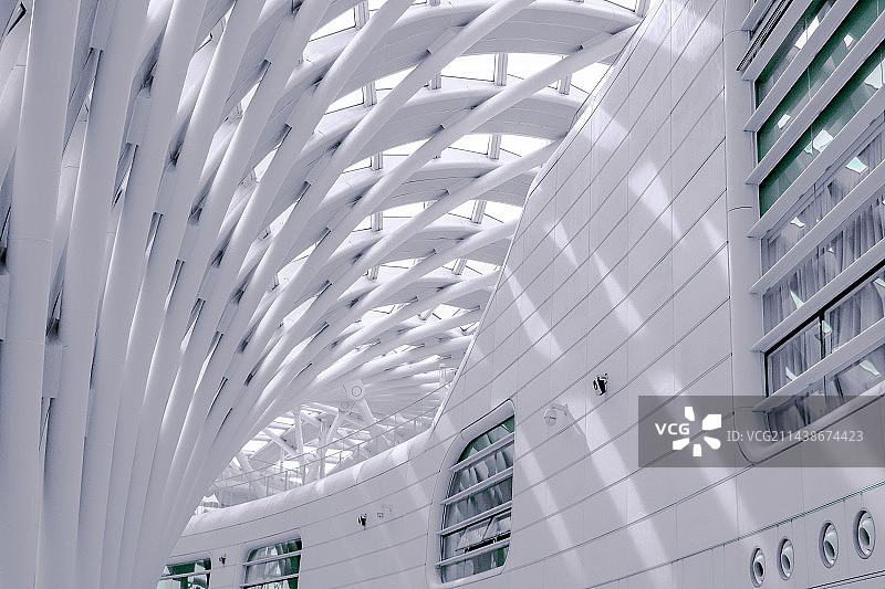 白色建筑｜未来科技感｜设计感走廊，线条感图片素材