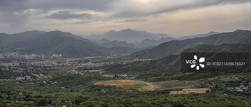 西山徒步行摄图片素材