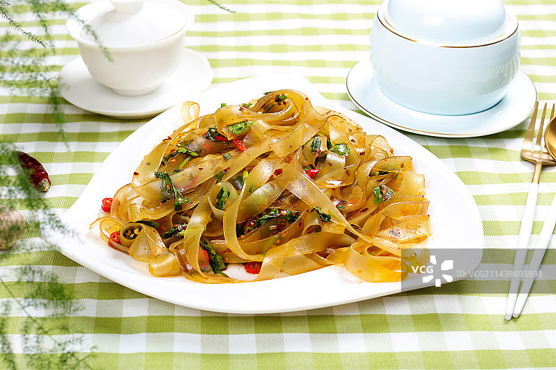 特色小吃美食凉拌宽粉条图片素材