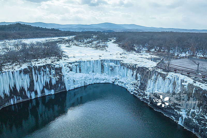 黑龙江牡丹江镜泊湖吊水楼瀑布自然风光图片素材