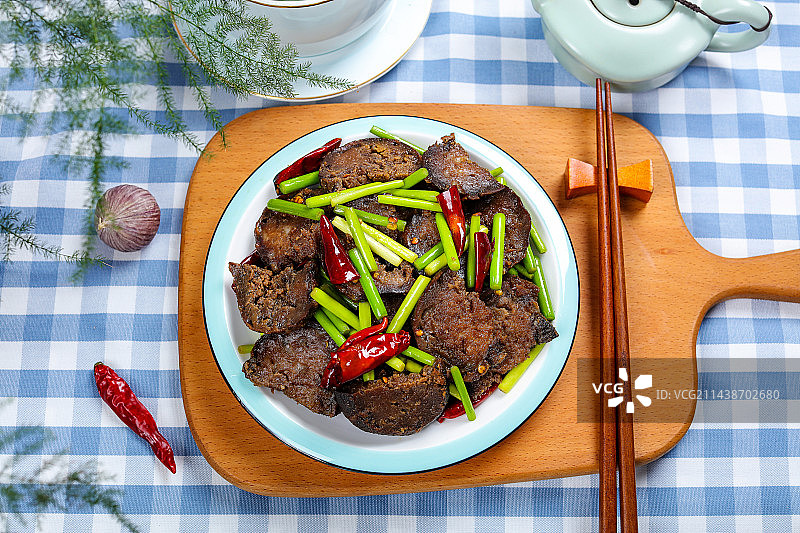 美味家常菜蒜苔炒猪血丸子图片素材