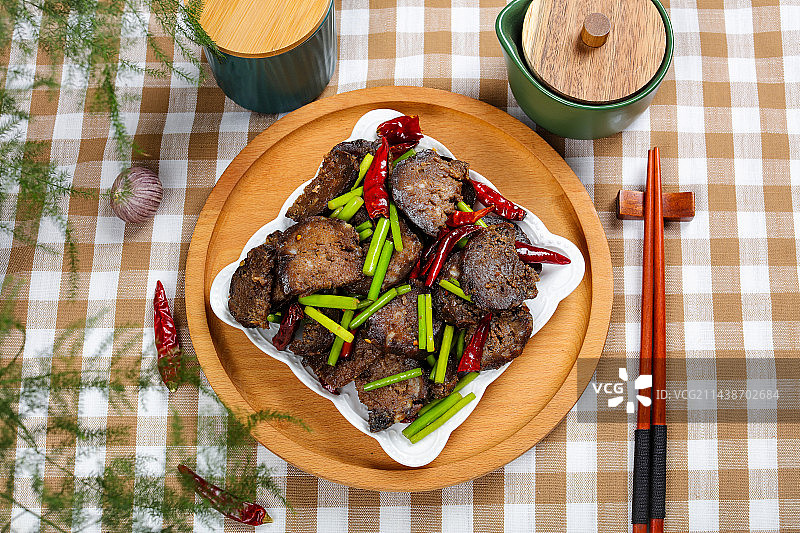 美味家常菜蒜苔炒猪血丸子图片素材