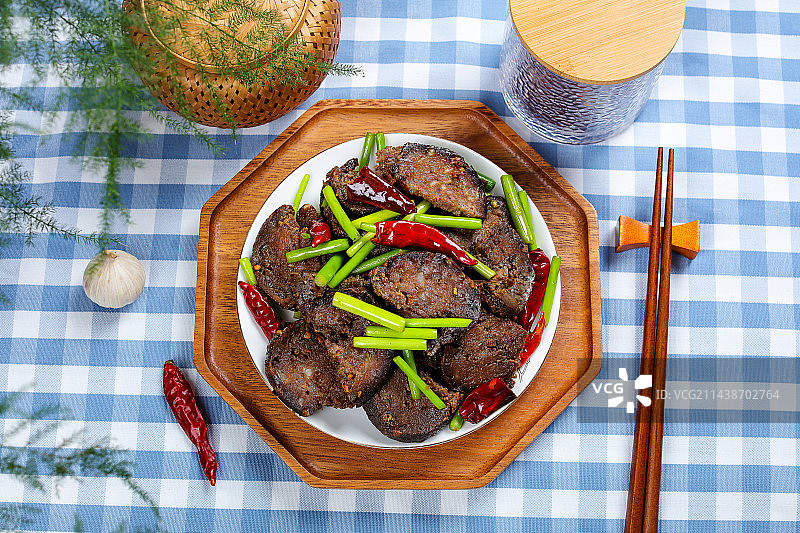 美味特色菜小炒蒜苔猪血丸子图片素材