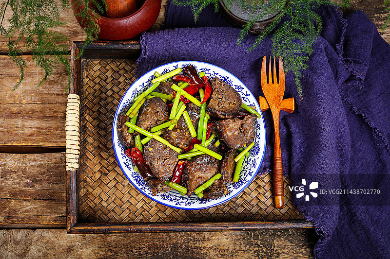 美味特色菜小炒蒜苔猪血丸子图片素材