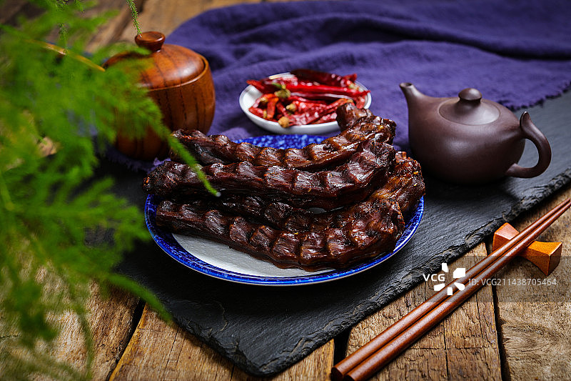 香辣美味特色小吃整根卤鸭脖图片素材