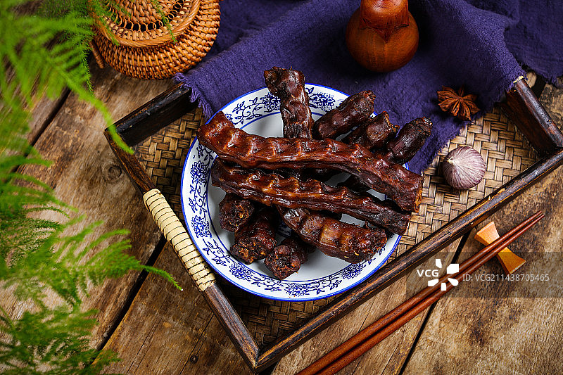 香辣美味特色小吃整根卤鸭脖图片素材