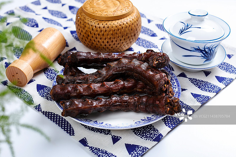 五香美味小吃美食酱卤鸭脖子图片素材