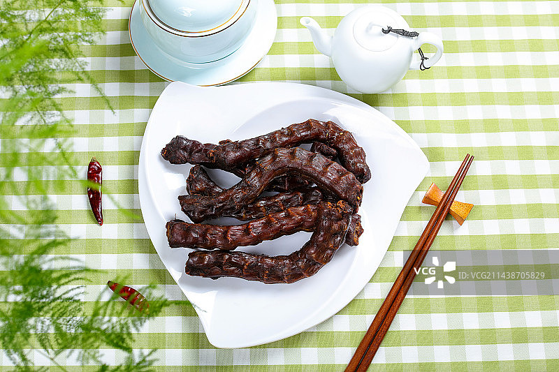 特色卤味美食小吃整根卤鸭脖图片素材