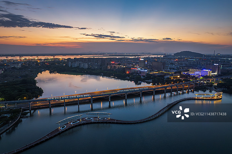 芜湖银湖公园夜幕降临图片素材