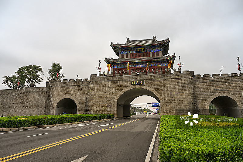 中国开封古城墙北门安远门城楼图片素材