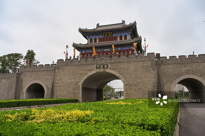 中国开封古城墙北门安远门城楼图片素材