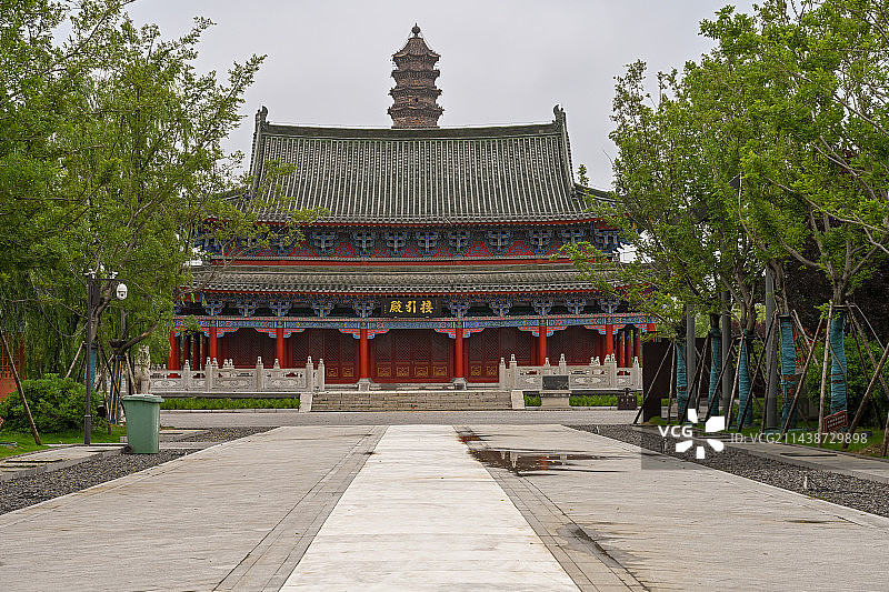 中国开封铁塔公园铁塔接引殿水系古亭图片素材