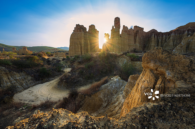 云南元谋浪巴铺土林日落图片素材