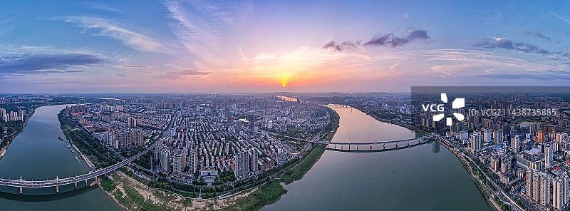 中国株洲一江两岸城市天际线全景图片素材