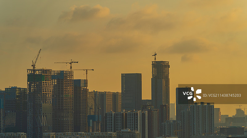 夕阳下的新城图片素材