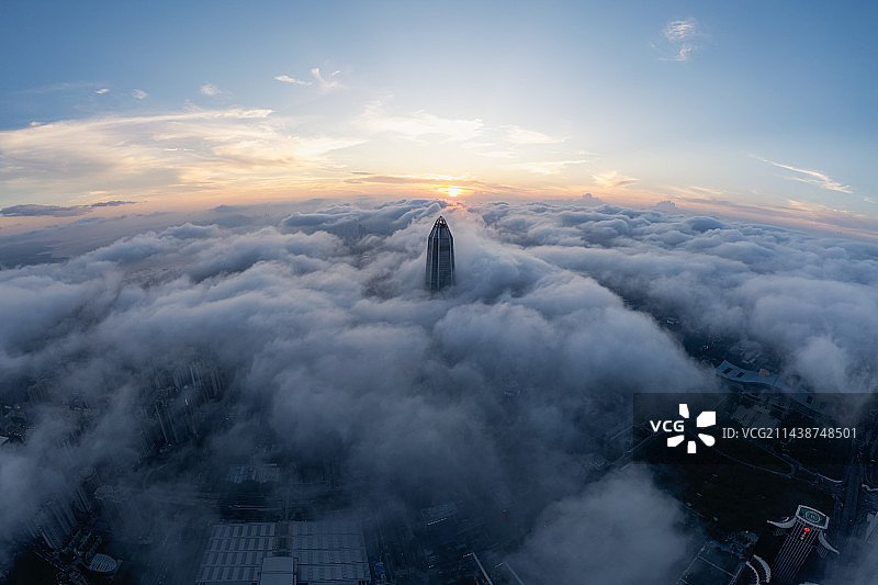 深圳市平安金融中心日落金光云海航拍图图片素材