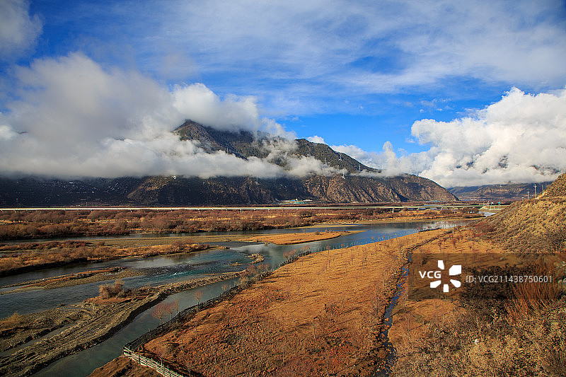 西藏林芝雅尼湿地、苯日神山、雪山、尼洋河与雅鲁藏布江、图片素材