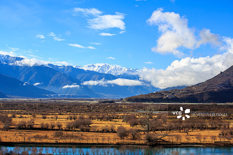 西藏林芝雅尼湿地、苯日神山、雪山、尼洋河与雅鲁藏布江、图片素材