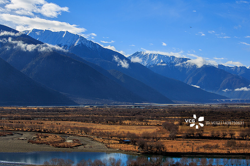 西藏林芝雅尼湿地、苯日神山、雪山、尼洋河与雅鲁藏布江、图片素材