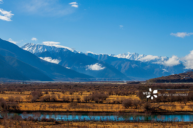 西藏林芝雅尼湿地、苯日神山、雪山、尼洋河与雅鲁藏布江、图片素材