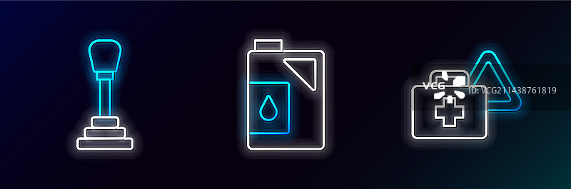 急救箱与警告三角路障图片素材