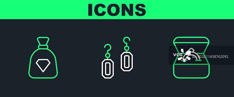 盒子里的钻石订婚戒指图片素材