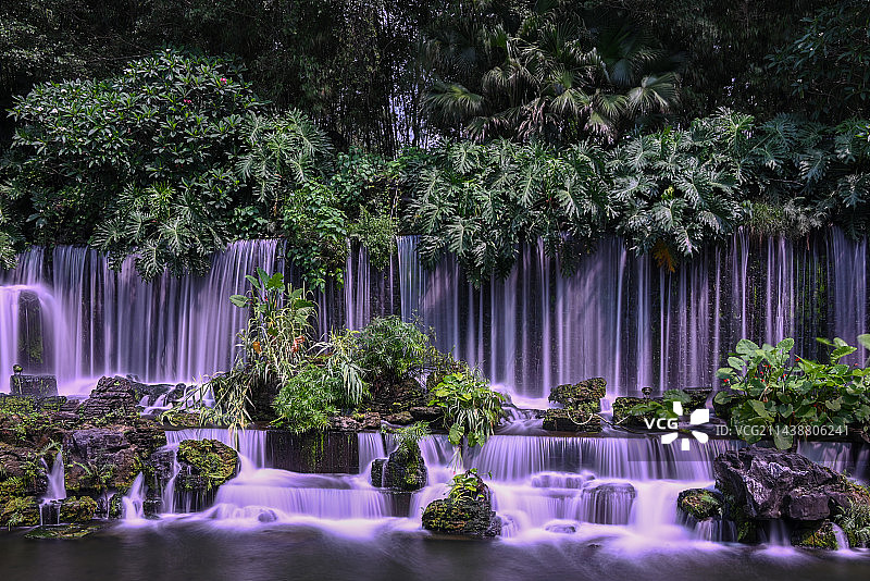 广州麓湖公园人工瀑布图片素材