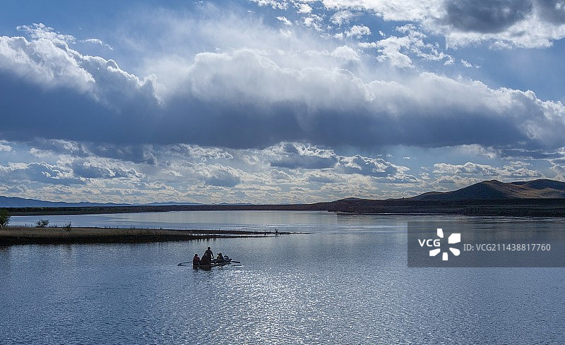 四川阿坝唐克黄河第一湾渡船图片素材