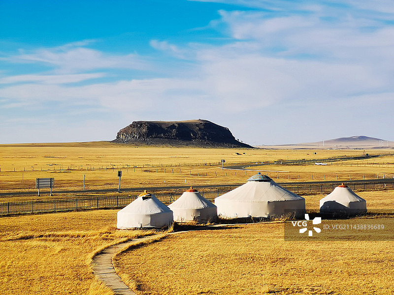 五一假期赤峰市乌兰布统草原上的蒙古包图片素材