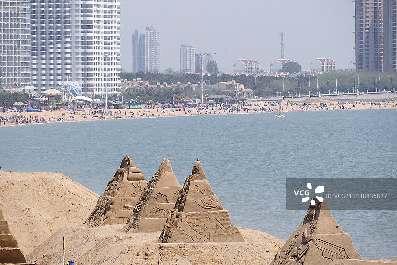 海阳凤城沙滩金字塔形沙雕图片素材