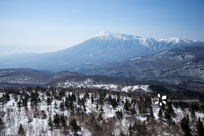 从八幡平看到的原始森林和岩手山，日本岩手县图片素材