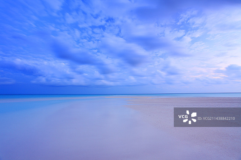 久米岛波照间海滩晚景，日本冲绳县岛尻郡图片素材