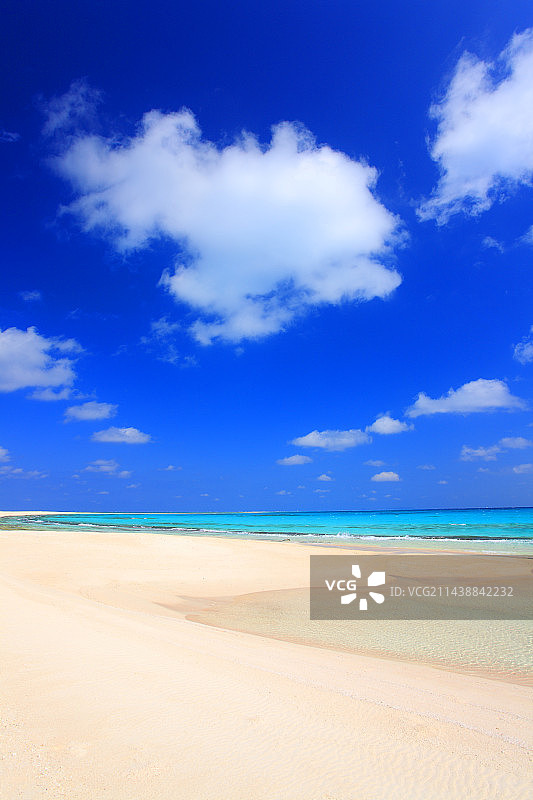久米岛，波照间岛海滩和絮状云，冲绳县岛尻郡图片素材