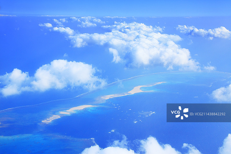 日本冲绳县久米岛端之滨海滩鸟瞰图图片素材