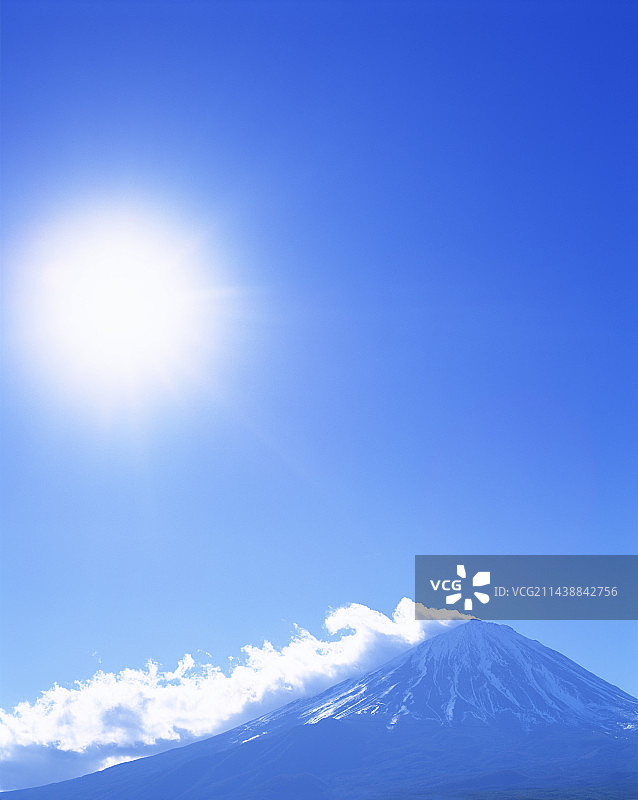 山梨县鸣泽村的太阳和富士山图片素材