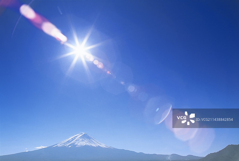 山梨县鸣泽村的太阳和富士山图片素材