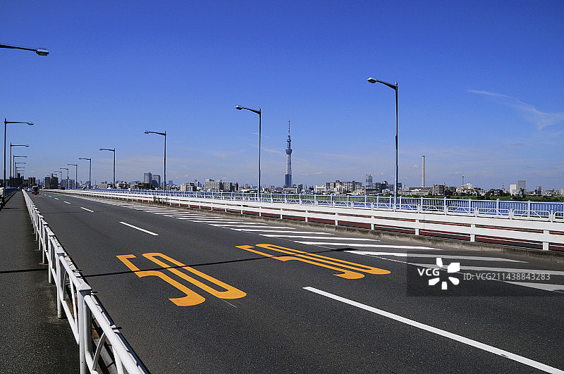 平井大桥与东京晴空塔，东京江户川图片素材