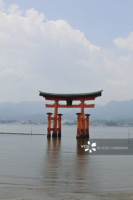 世界遗产：日本三大美景之宫岛鸟居（夏季，日本广岛县）图片素材
