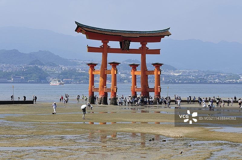 世界遗产：日本三大美景之宫岛鸟居（夏季，日本广岛县）图片素材