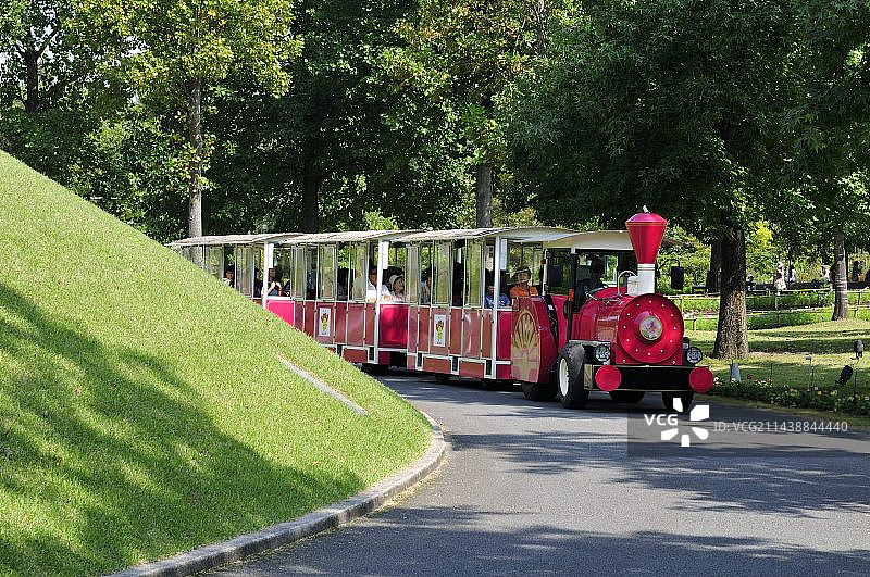 日本鸟取花回廊公园内的花卉列车，位于鸟取县西伯郡图片素材