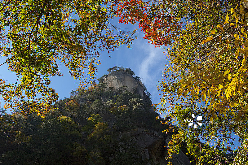 升仙峡觉円峰的红叶，山梨县甲府市图片素材