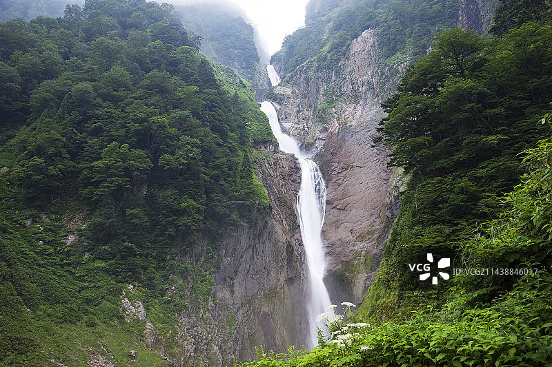 日本富山县立山町称名瀑布图片素材