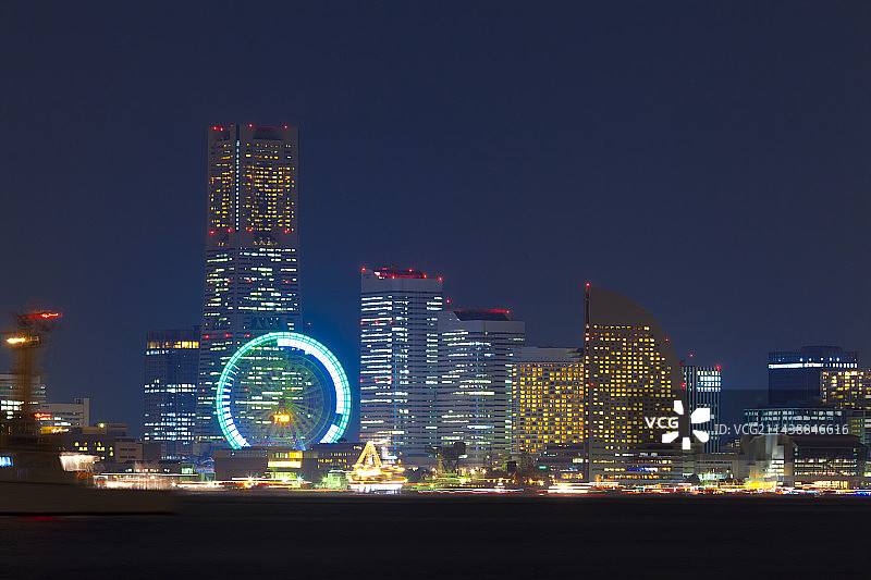 神奈川县横滨市鹤见区横滨港未来的夜景图片素材