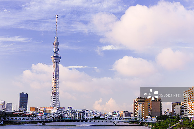 清晨的东京晴空塔、白须桥和隅田川，南千住，荒川区，东京，日本图片素材