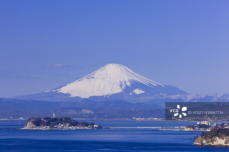 从豆神奈川县逗子市披露山公园看到的富士山和江之岛图片素材