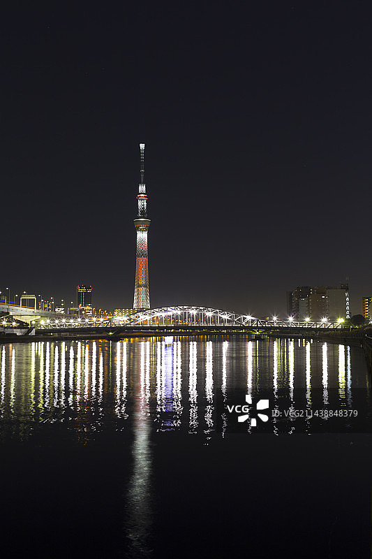 东京晴空塔和白须桥圣诞灯饰，东京荒川区，日本图片素材